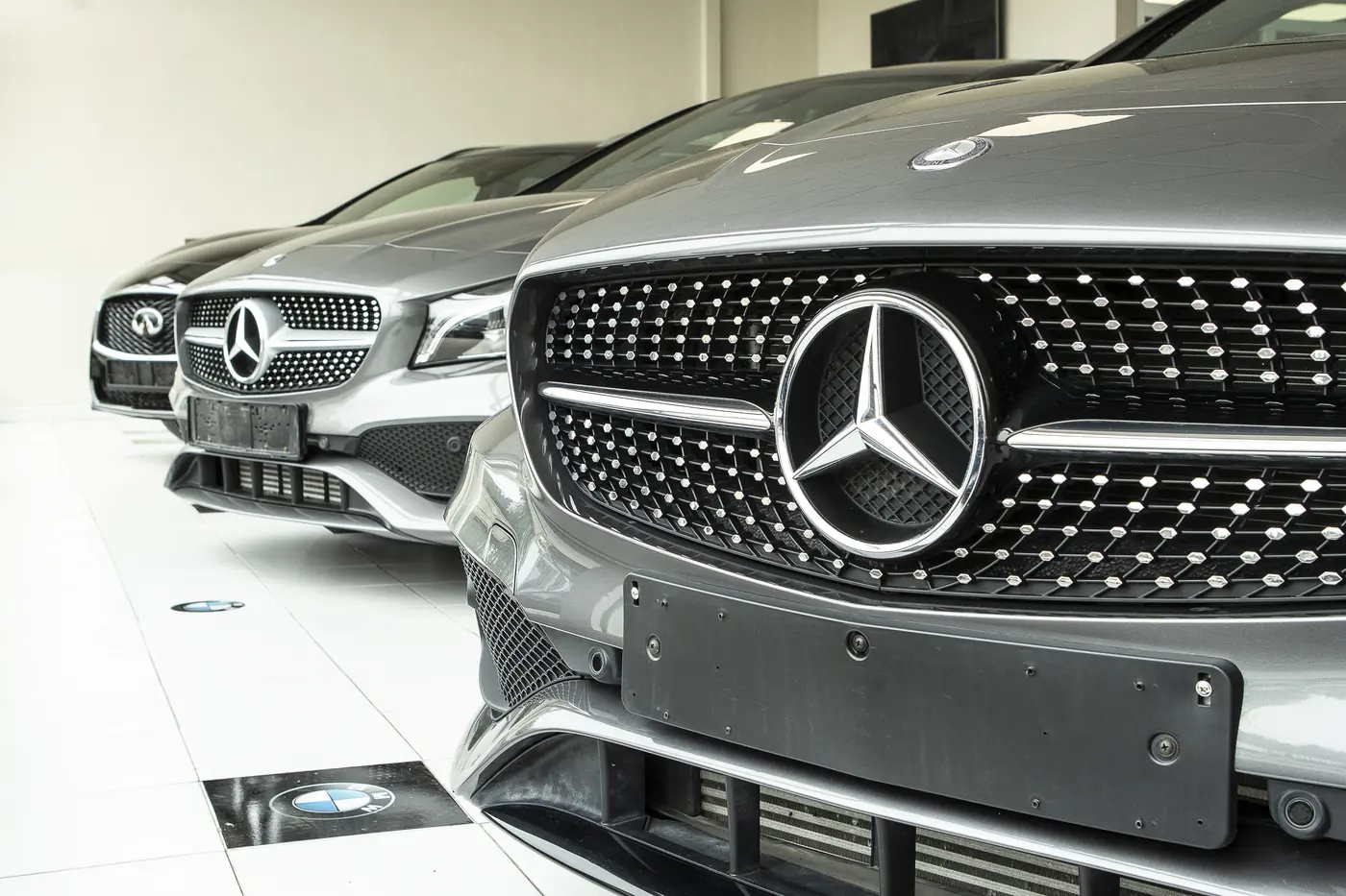 Exposición de Center Car con varios Mercedes-Benz